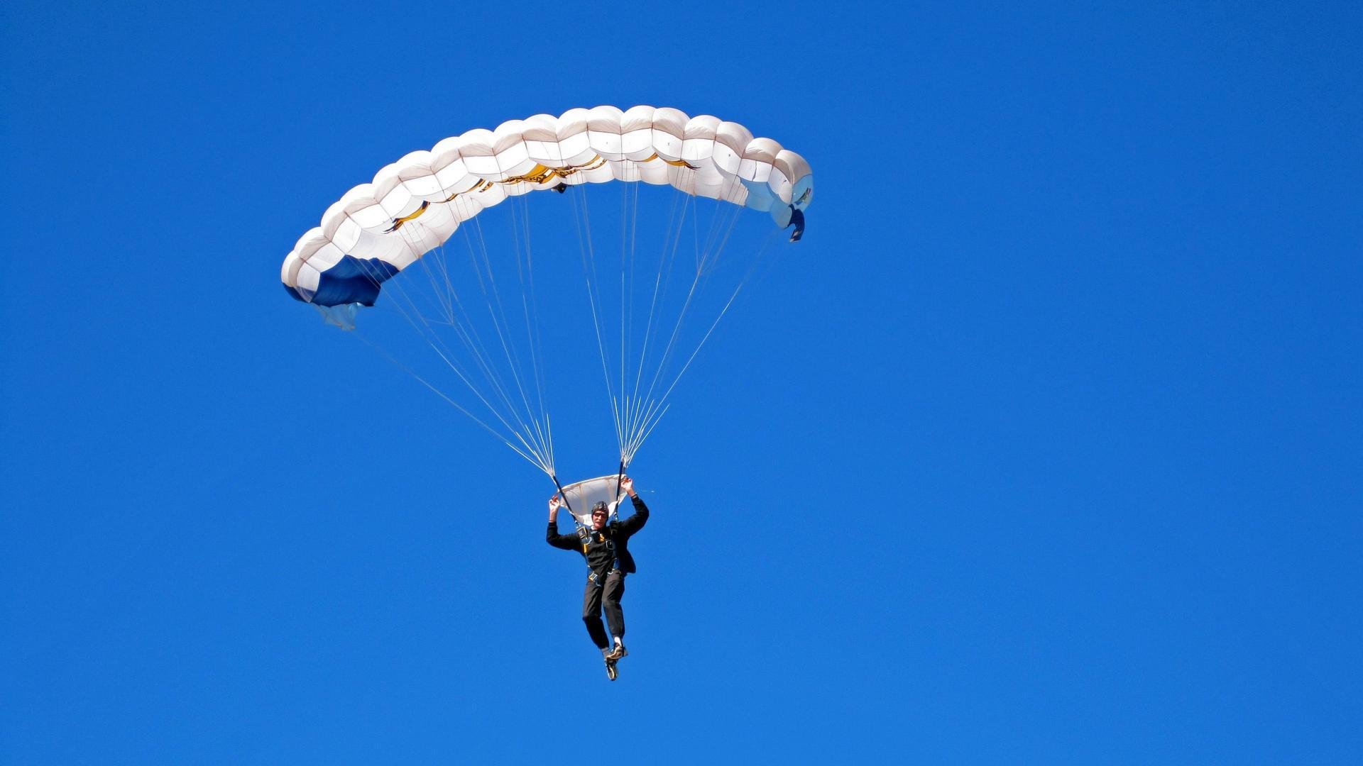 梅西第七次捧起金球奖 刷新历史纪录再创辉煌